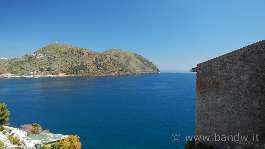 DSCN8849.JPG - Monte Rosa e Monte Mazzuni visti dal Castello di Lipari